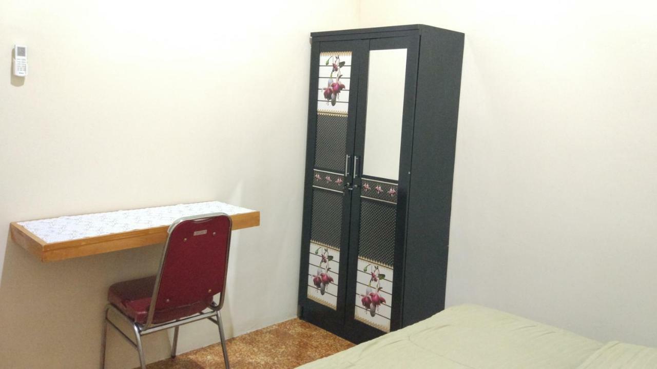 ホテル レッドドアーズ シャリア ニア スラゲン セントラル パーク Sragen エクステリア 写真