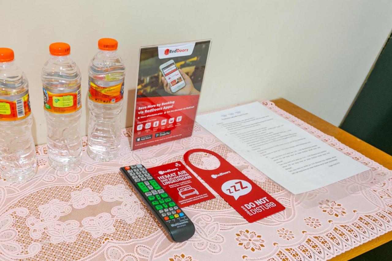 ホテル レッドドアーズ シャリア ニア スラゲン セントラル パーク Sragen エクステリア 写真