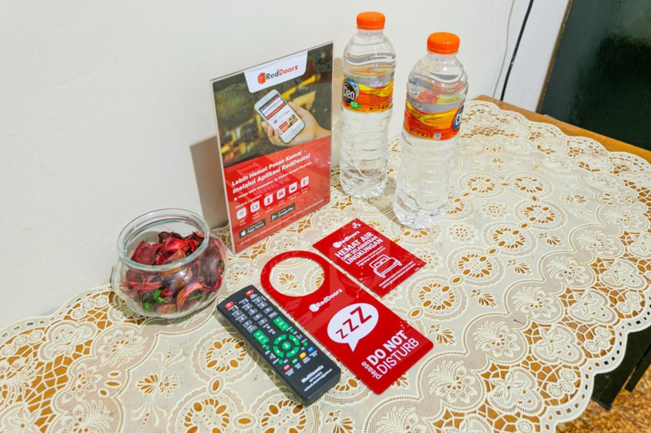 ホテル レッドドアーズ シャリア ニア スラゲン セントラル パーク Sragen エクステリア 写真